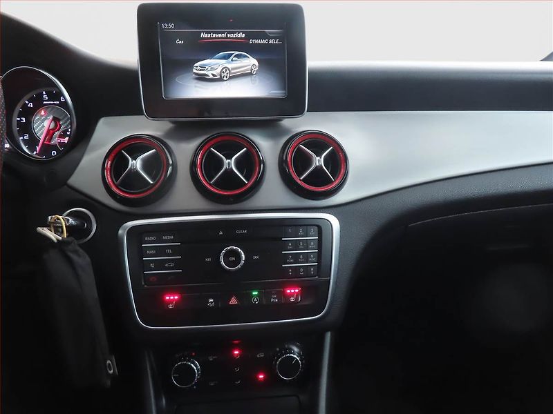 Mercedes-Benz CLA (2016) 45 AMG - fotka 12 z 16