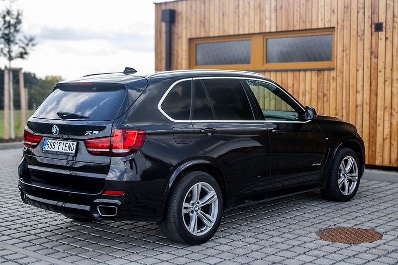 BMW X5 - fotka 5 z 51