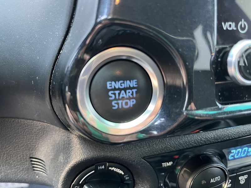 Toyota Hilux 2.8L Diesel  6 AT Invincible - fotka 19 z 29