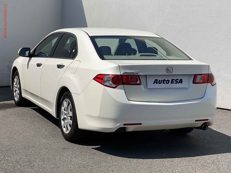 Honda Accord (2010) 2.0 i-VTEC, Comfort, výhřev - fotka 6 z 16