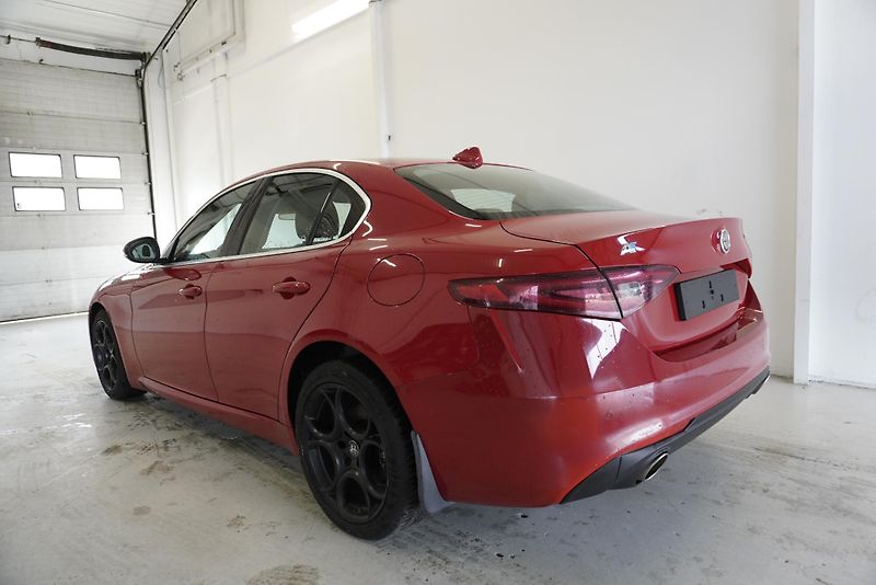 Alfa Romeo Giulia 2.2 JTD 132kW - fotka 9 z 28