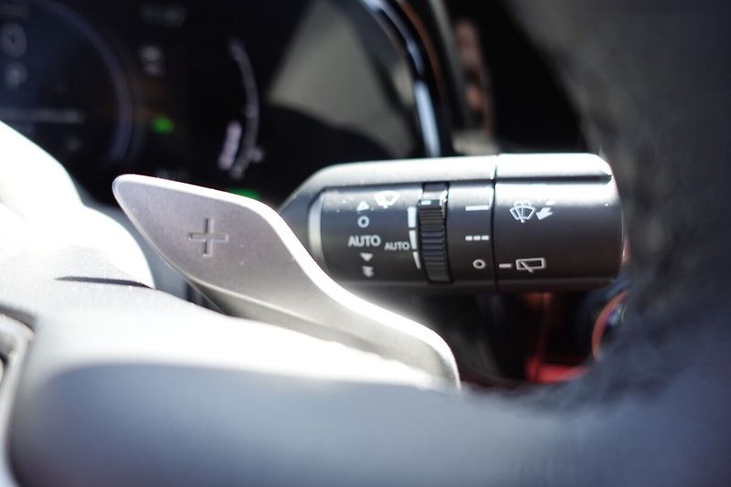 Lexus NX 350h NX350h Prestige 4x4 - fotka 33 z 37