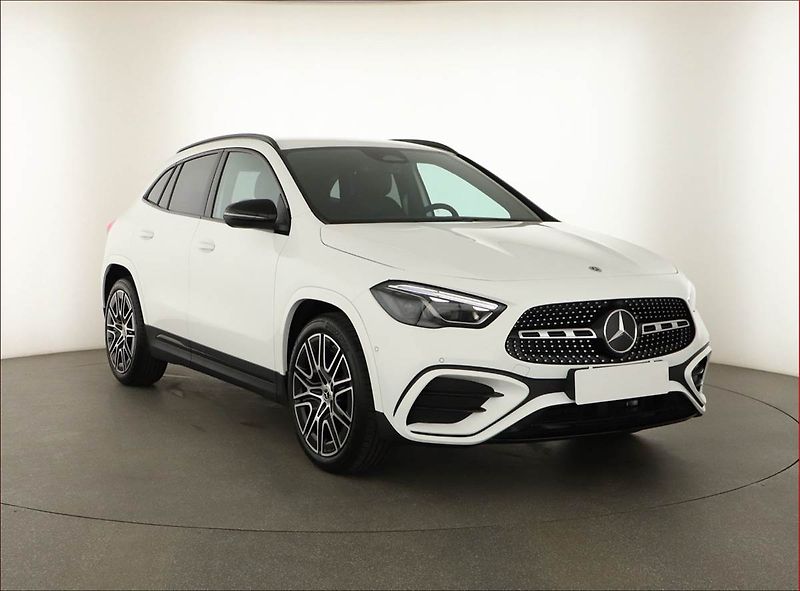 Mercedes-Benz GLA (2025) 180, AMG Line, Navigace - fotka 1 z 25