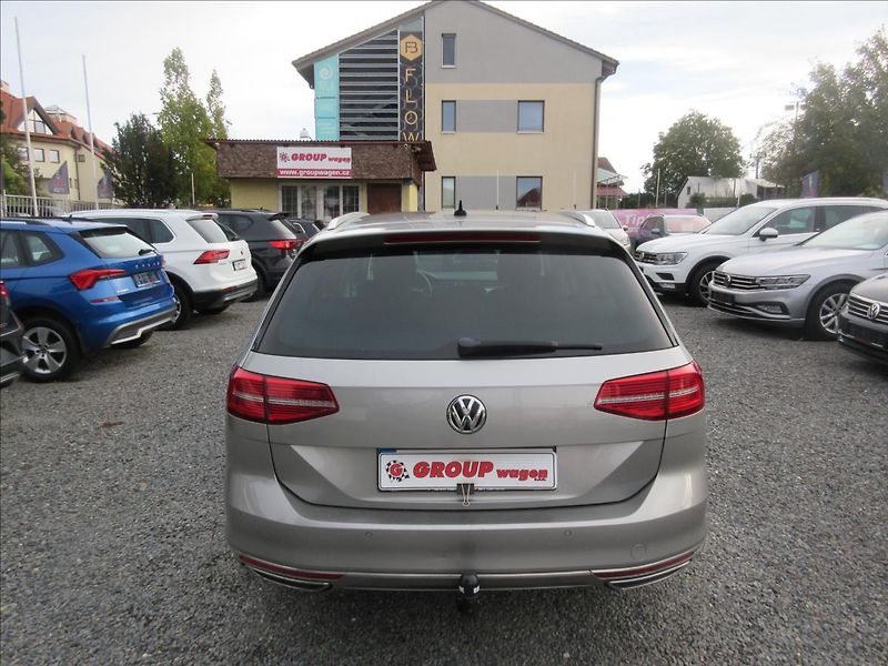 Volkswagen Passat 2,0 TDI DSG 4 Motion Highline - fotka 5 z 20