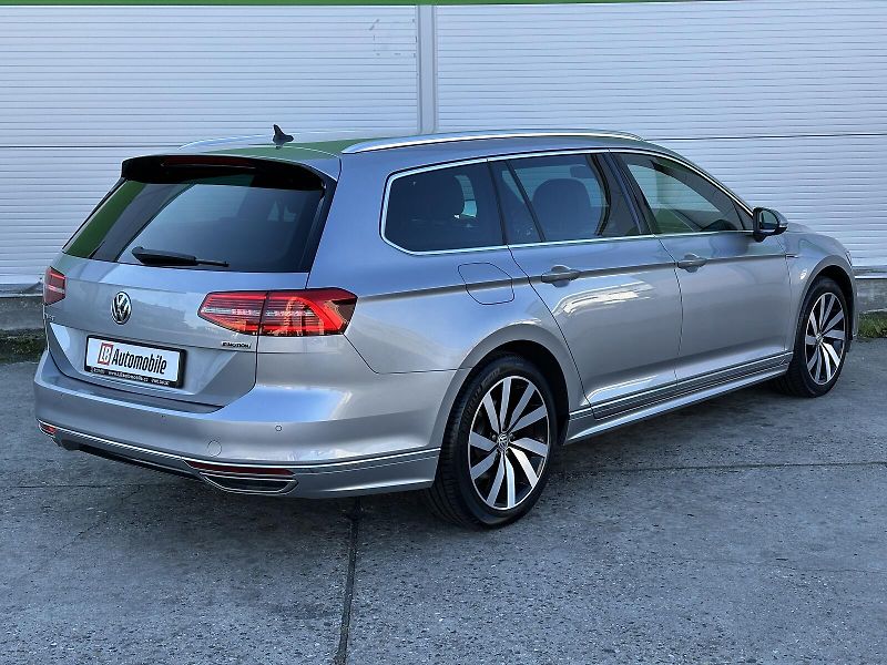 Volkswagen Passat 2.0TDi 4Motion DSG R-Line KAME - fotka 4 z 45