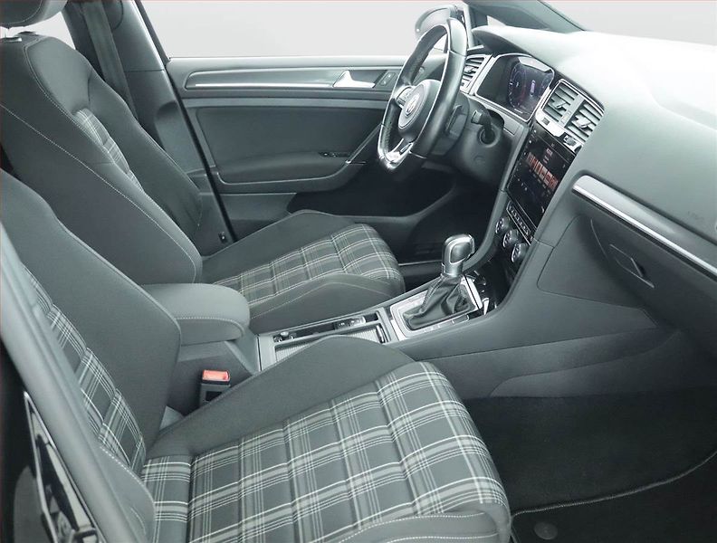 Volkswagen Golf (2017) 2.0 TDI GTD, Automat - fotka 9 z 25
