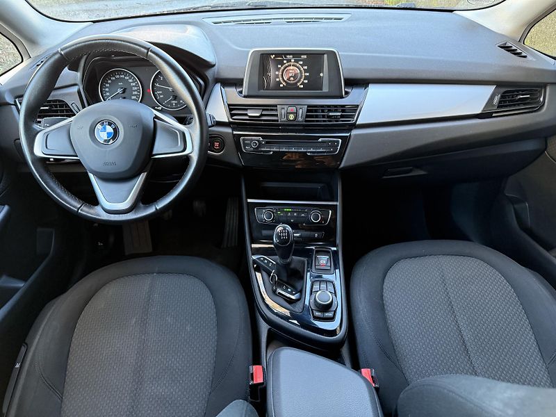 BMW Řada 2 218i Active Tourer - fotka 9 z 21