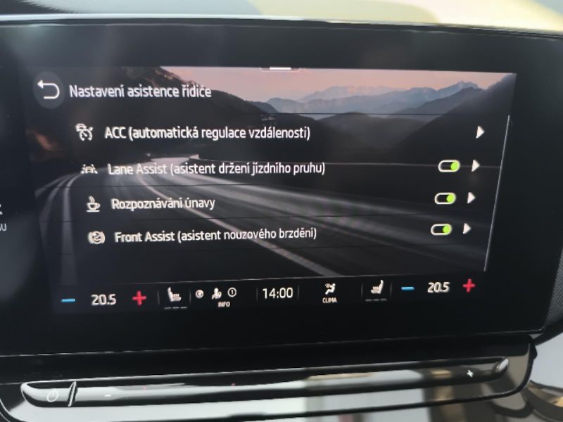 Škoda Octavia 2.0 TDi Sportline DSG - fotka 18 z 24