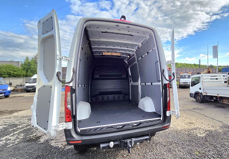 Mercedes-Benz Sprinter (2024) 4x4 V6! 3.0D 2500 Cargo  - fotka 6 z 39