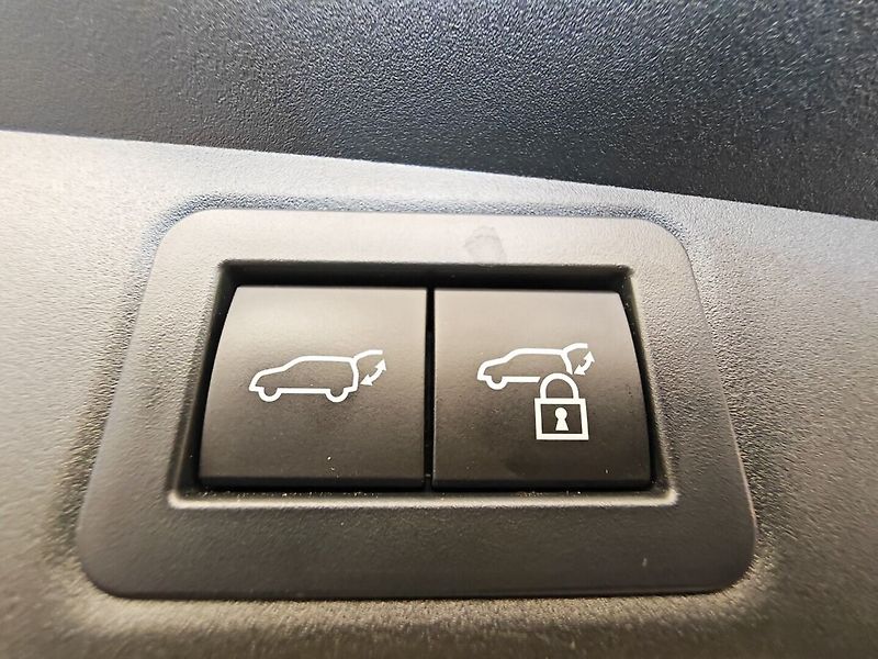 Toyota Corolla 1.8 Hybrid e-CVT GR Sport Tour - fotka 9 z 32