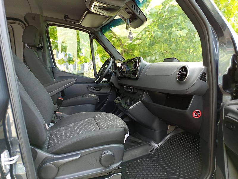 Mercedes-Benz Sprinter (2024) 319 CDI, 4x4, Tourer Select - fotka 29 z 29