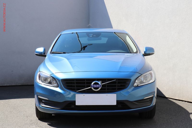 Volvo V60 (2017) 2.0 D - fotka 2 z 3