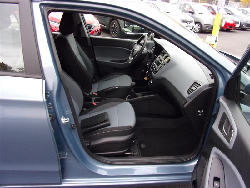 Hyundai i20 1,3 Classic - fotka 9 z 26