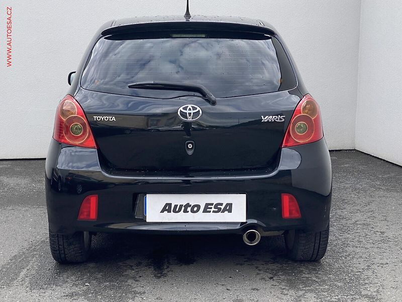 Toyota Yaris (2007) 1.8VVT-i, ČR, AC - fotka 5 z 15