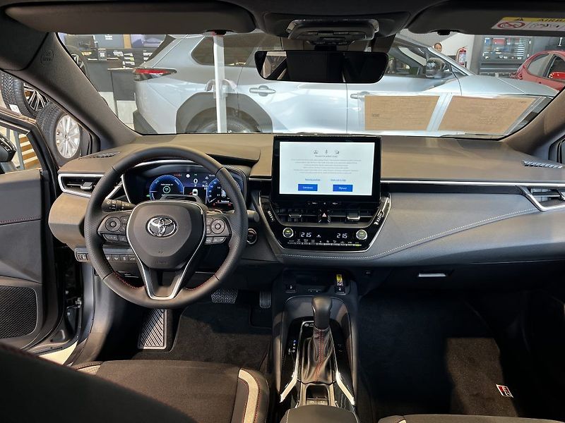 Toyota Corolla 2.0HEV, GR Sport - fotka 15 z 31