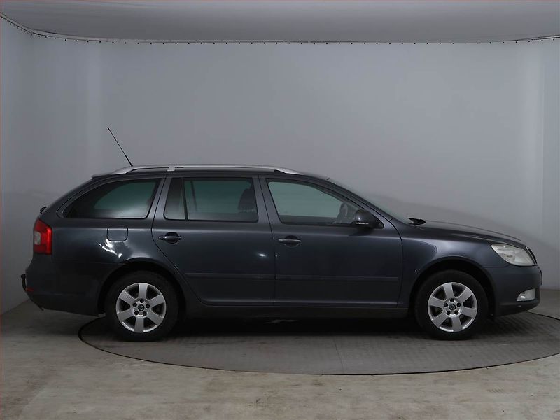 Škoda Octavia (2011) 1.6 TDI, nová STK, Tažné - fotka 6 z 13