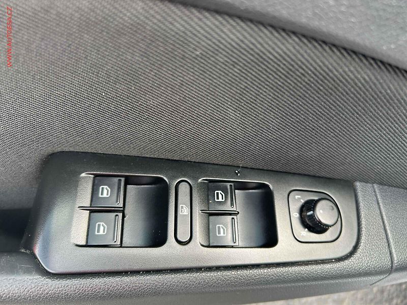 Škoda Superb (2014) 2.0 TDi, ČR, Bixen, autoAC - fotka 11 z 16