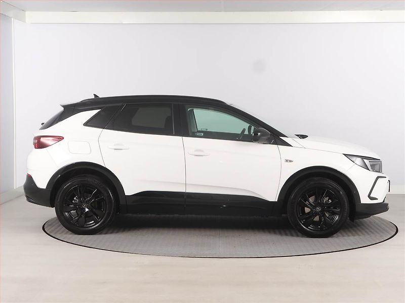 Opel Grandland X (2022) 1.2 Turbo - fotka 6 z 12