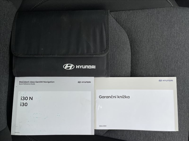 Hyundai i30 1,5 T-GDI Combi Smart PDC - fotka 18 z 23