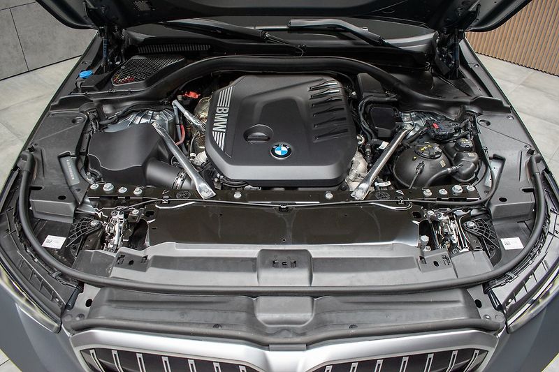 BMW Řada 5 540d xDrive ///M*HK*ČR*ZÁRUKA - fotka 48 z 55