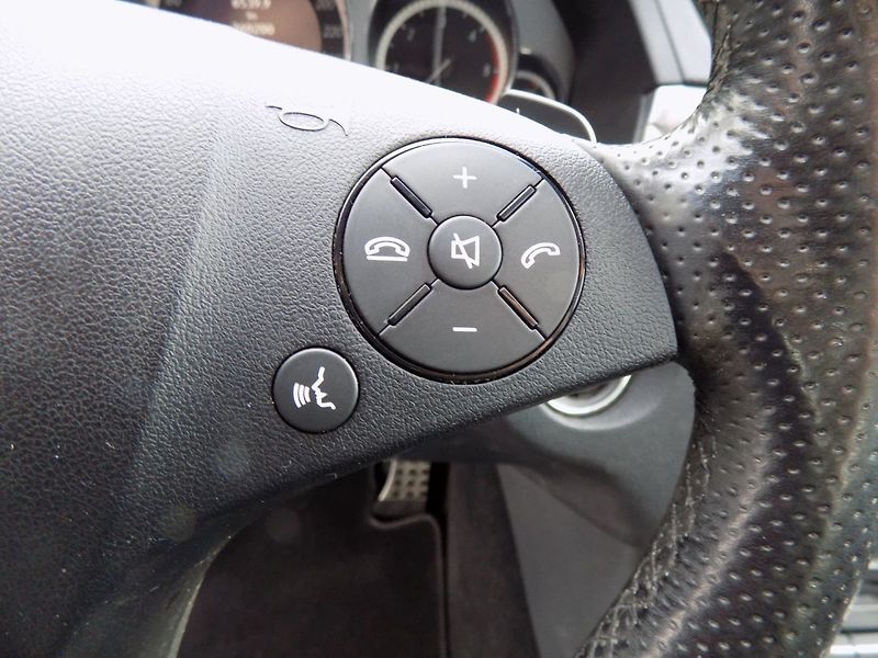 Mercedes-Benz Třídy E (2009) 220d/AMG-Line/AT/LED/bi-xenon/ - fotka 25 z 37