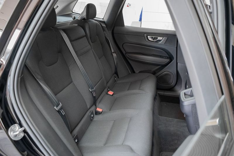 Volvo XC60 B4 AWD KESSY*MATRIX*VÝHŘEV* - fotka 12 z 32