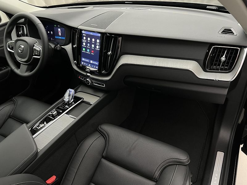 Volvo XC60 B5 AWD PLUS DARK AUT 1.maj. - fotka 24 z 46
