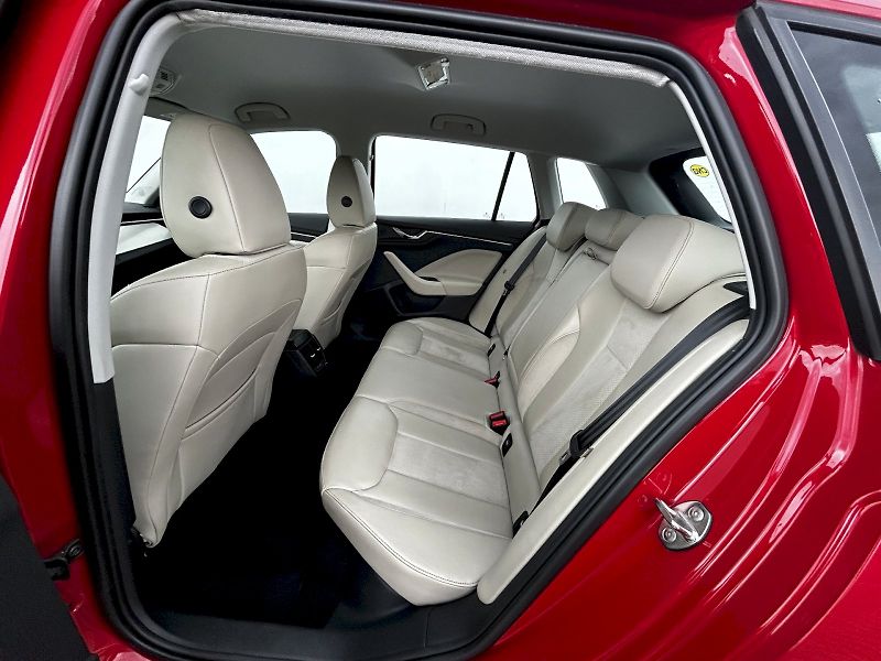 Škoda Kamiq (2021) 1.0 TSI 66kW Plyn (CNG) MP6 St - fotka 28 z 32