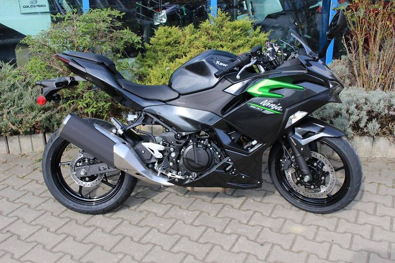Kawasaki (2025) Ninja 500 MY 2025 SKLADEM - fotka 4 z 9