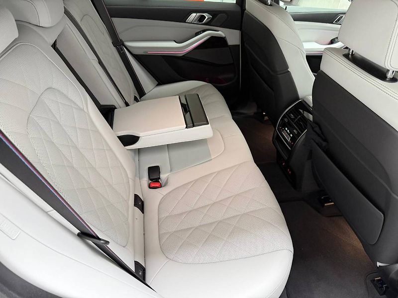 BMW X5 3,0 210 kW xDrive30d - fotka 14 z 55