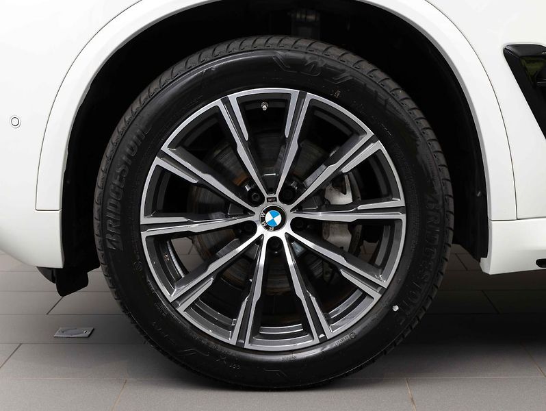 BMW X5 xDrive40i - fotka 6 z 23