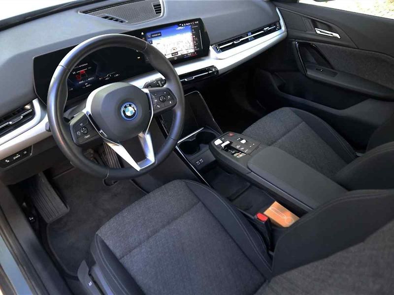 BMW iX1 - fotka 7 z 10