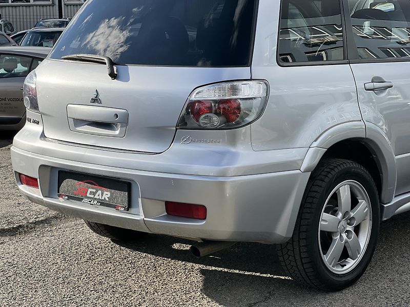Mitsubishi Outlander Navigator 2.0i 4x4 KLIMA ALU - fotka 32 z 32