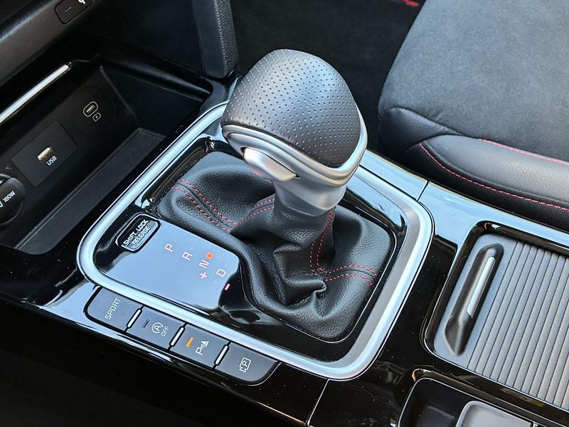 Kia ProCeed 1.6 T-GDI 150kW 7DCT GT - fotka 21 z 22
