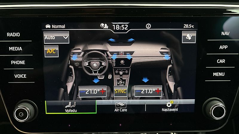 Škoda Superb 2.0 TDI DSG 4x4 Sportline Comb - fotka 26 z 28