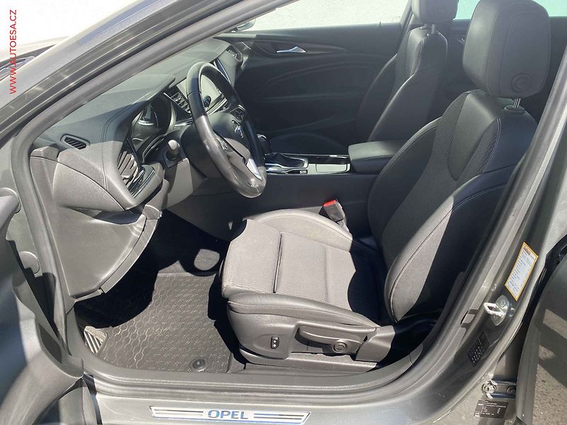 Opel Insignia (2019) 2.0 CDTI, autoAC - fotka 9 z 17