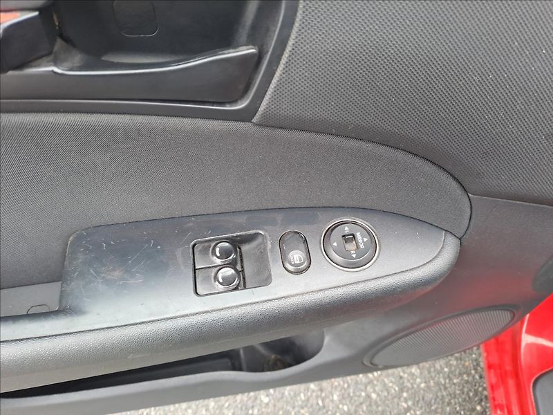 Hyundai i30 1,4 i - fotka 10 z 13