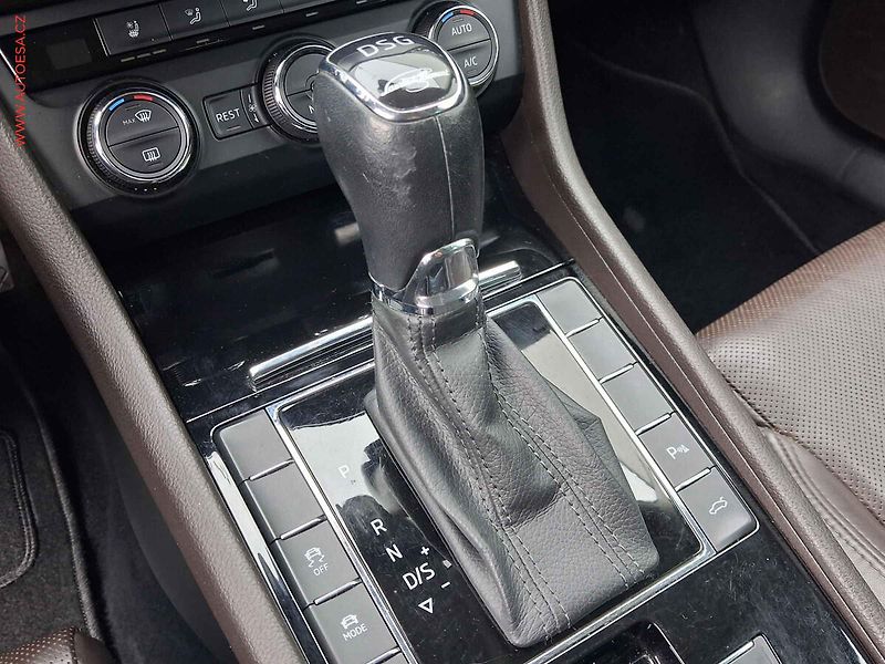 Škoda Superb (2017) 2.0TDi, DSG, bixen, kůže - fotka 17 z 21