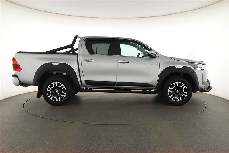 Toyota Hilux (2025) 2.8 D-4D MHEV - fotka 6 z 21