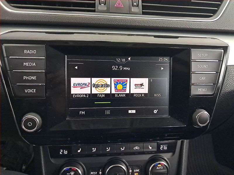 Škoda Superb (2015) Ambition 2.0 TDI, 4X4 - fotka 13 z 20