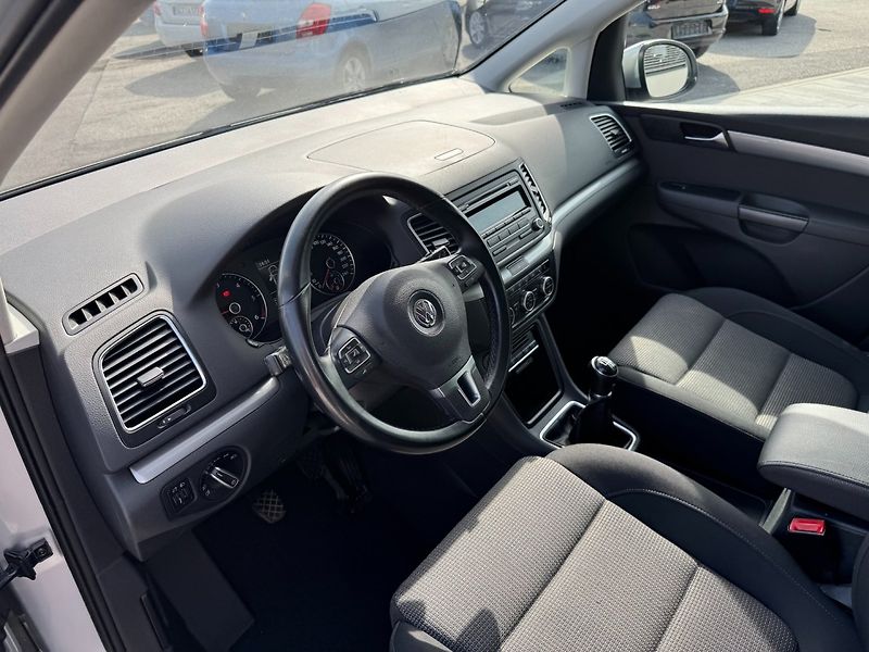 Volkswagen Sharan (2013) Comfortline 2.0 TDI 103kW - fotka 12 z 37