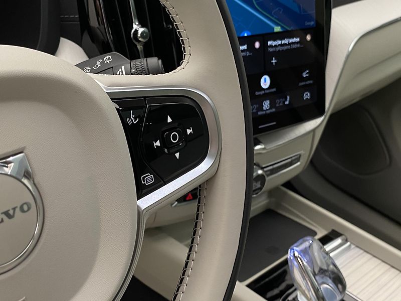 Volvo XC60 T8 AWD RECHARGE REZERVACE - fotka 21 z 66