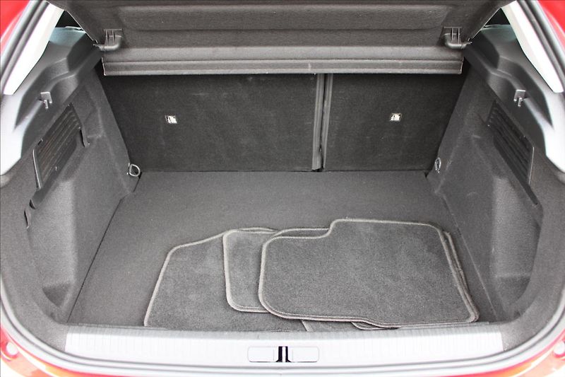 Citroën C4 1,2 PT  1.MAJ,ZÁRUKA,29.023KM - fotka 27 z 33
