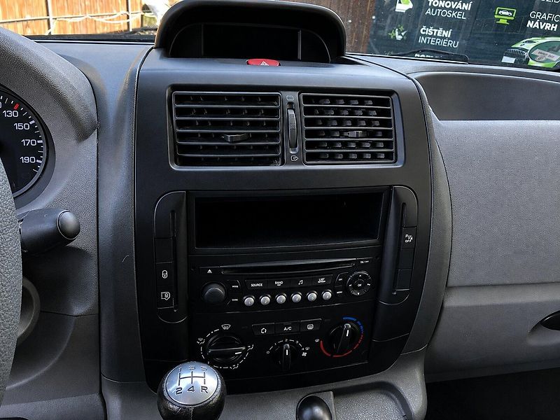 Citroën Jumpy 1,6 HDi (66kW)*TAŽNÉ ZAŘÍZENÍ* - fotka 12 z 16