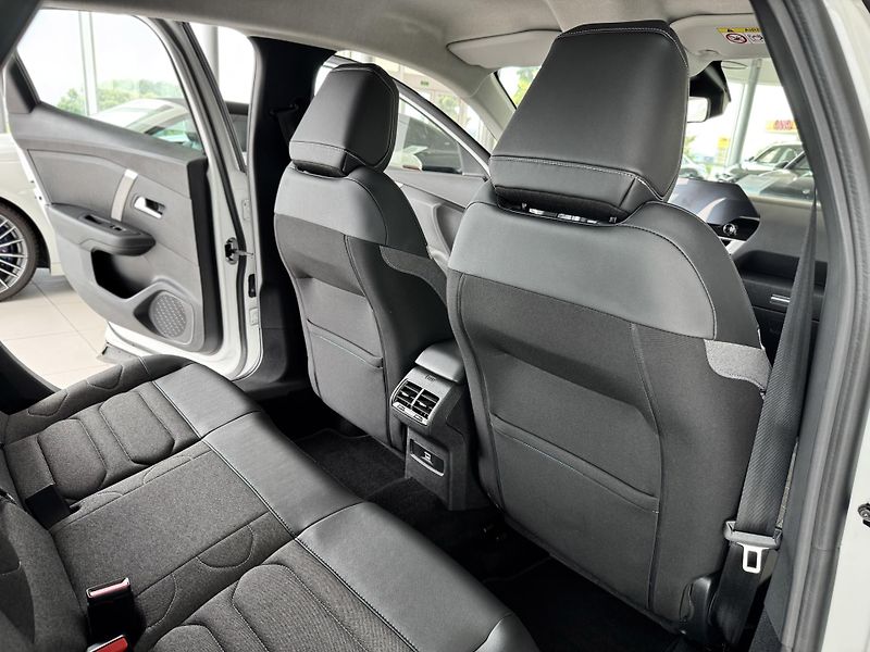 Citroën C4 1,2PT 130*AT8*Full LED*Kamera - fotka 18 z 36