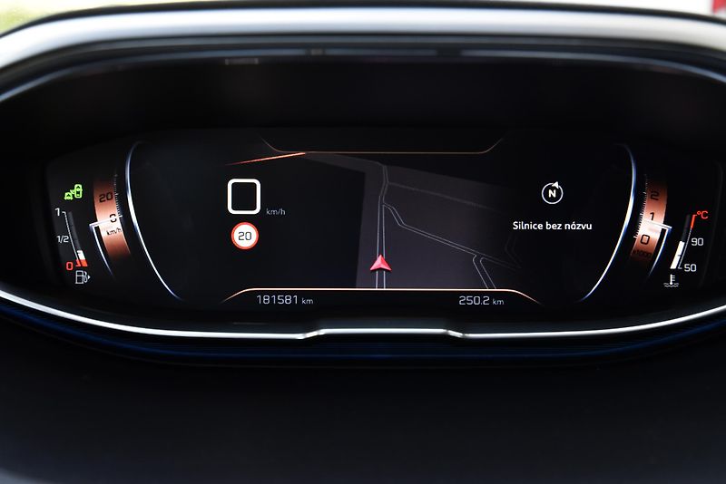 Peugeot 5008 2.0 HDi,7MÍST,LED,NAVI,KAMERA - fotka 17 z 50
