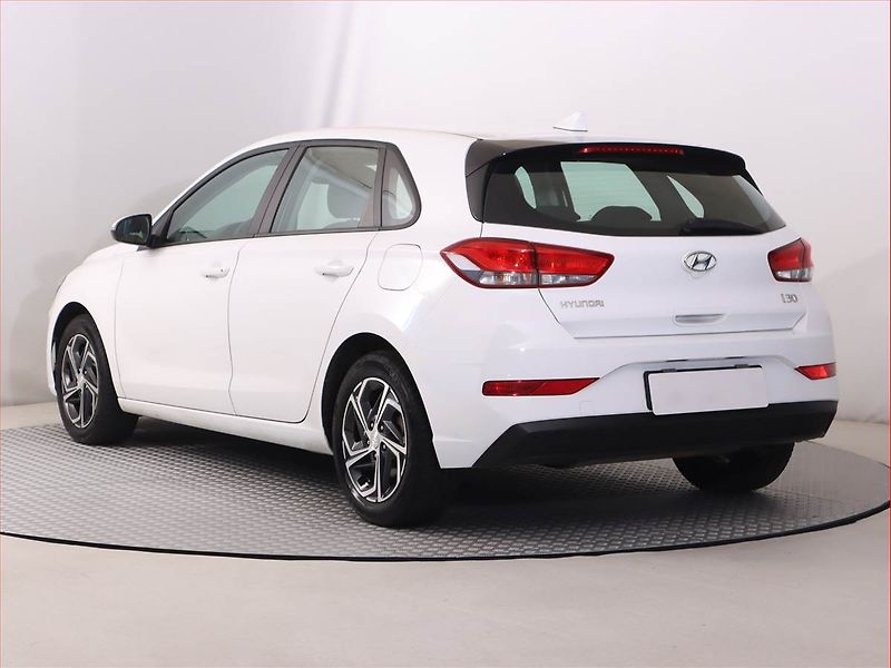 Hyundai i30 (2020) Comfort 1.5 DPI, Serv.kniha - fotka 4 z 18