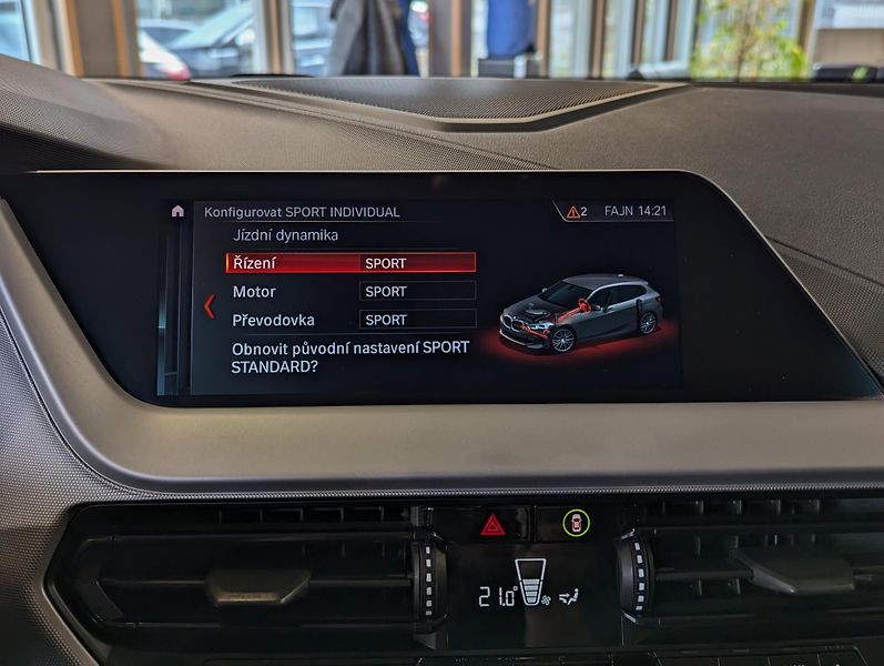 BMW Řada 1 118 i 103kW A/T, LED, LANE - fotka 17 z 23