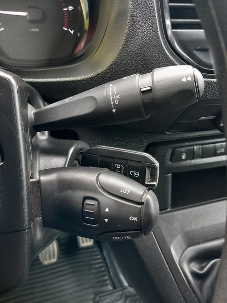 Citroën Jumpy (2023) 1,5HDi 1.MAJ POUZE 46t.KM! DPH - fotka 30 z 36