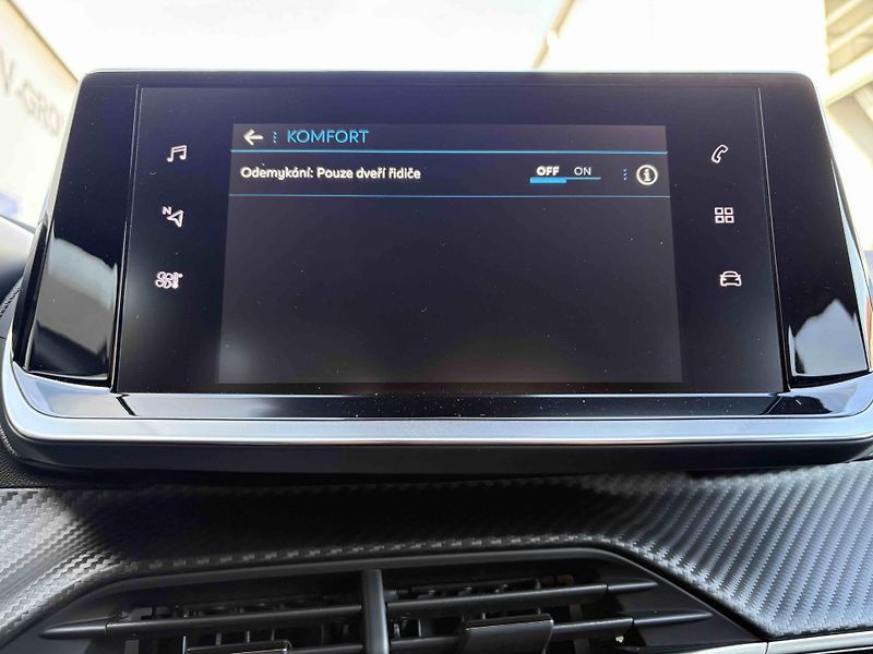 Peugeot 2008 (2023) AllurePack 1.2 PureTech EAT8 - fotka 33 z 37
